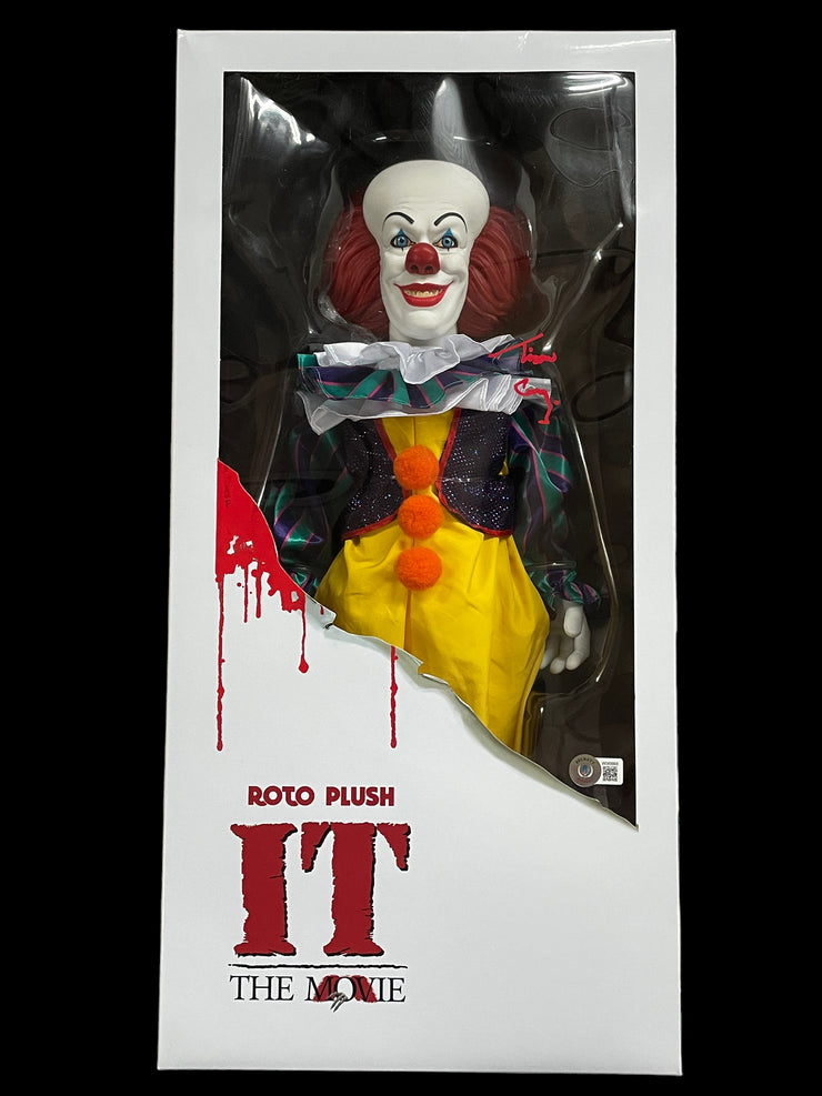 Tim Curry's Pennywise Gets New Mezco Designer Series Figure With Monster  Hand and Alternate Head - Bloody Disgusting